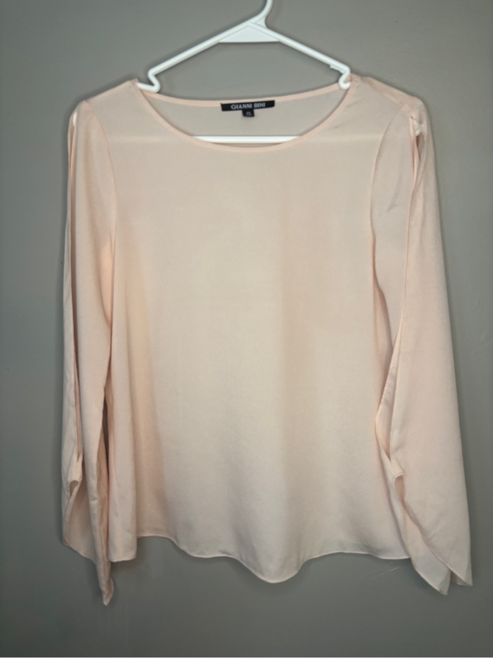 Gianni Bini Women's Light Peach Long-Sleeve Scoop Neck Blouse
